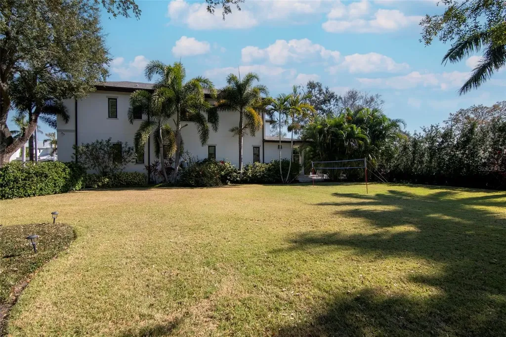 2501 S Dundee Street Tampa FL 33629