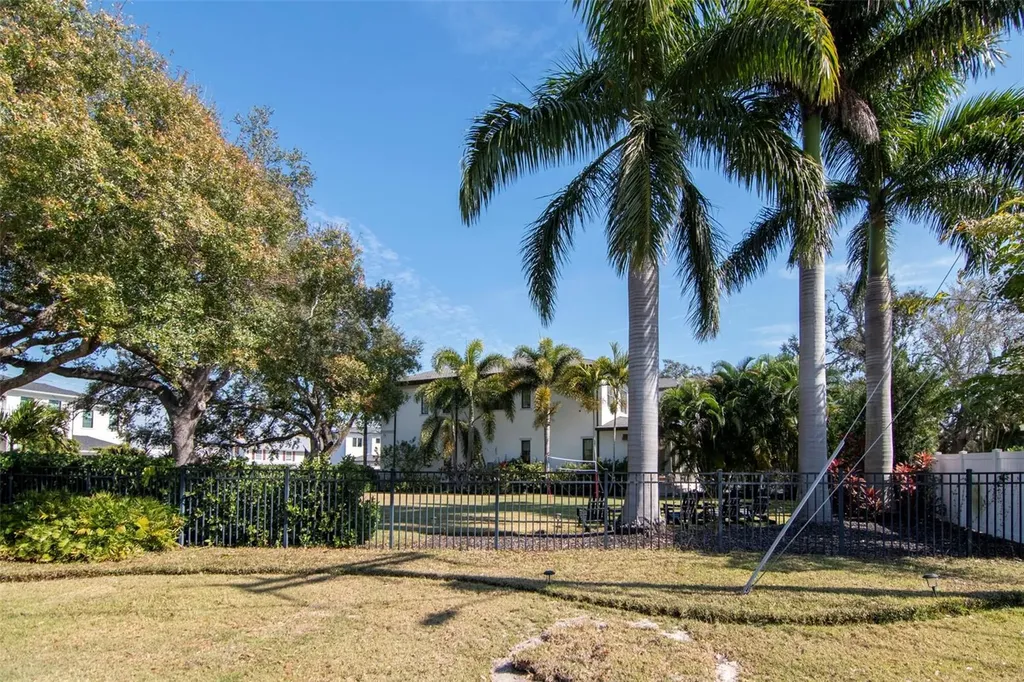 2501 S Dundee Street Tampa FL 33629