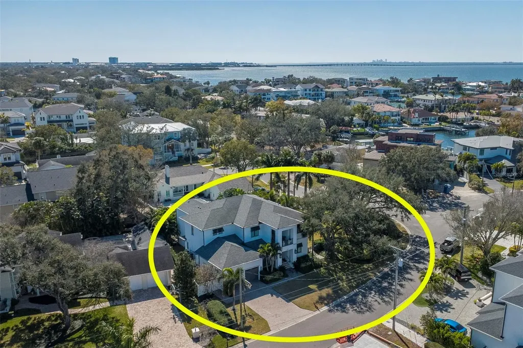 2501 S Dundee Street Tampa FL 33629