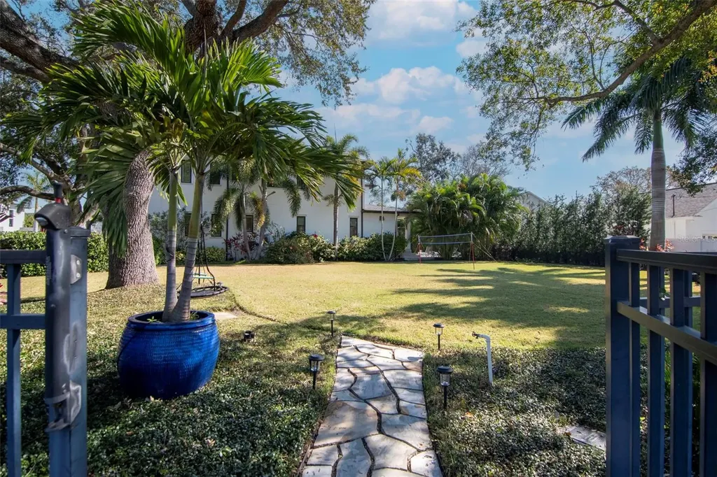 2501 S Dundee Street Tampa FL 33629