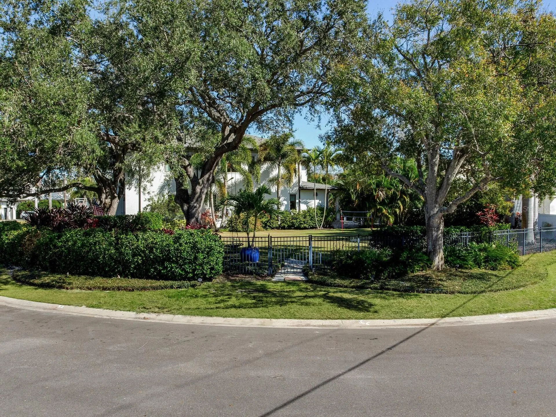2501 S Dundee Street Tampa FL 33629