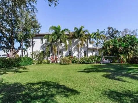 2501 S Dundee Street Tampa FL 33629