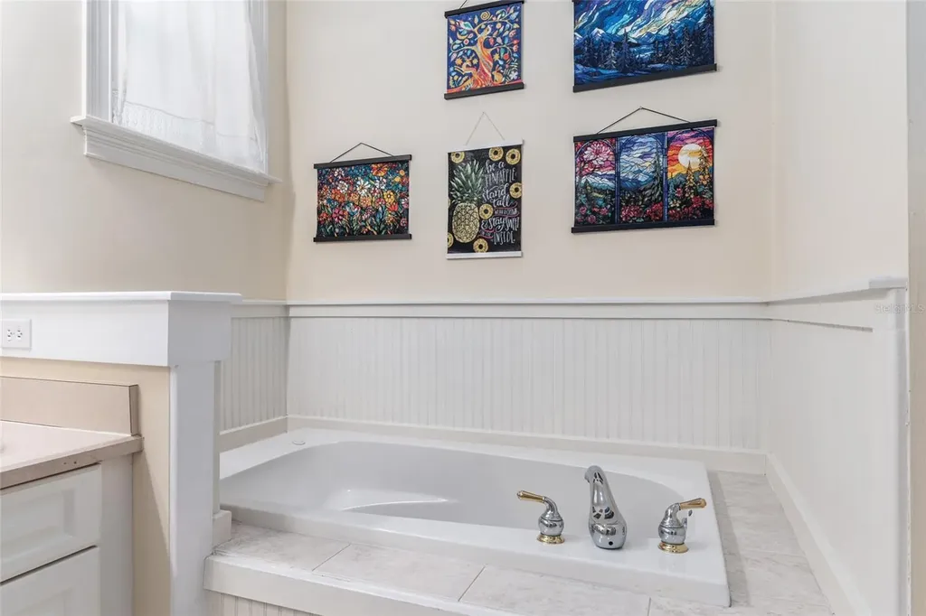 5034 NW 11th Place Gainesville FL 32605