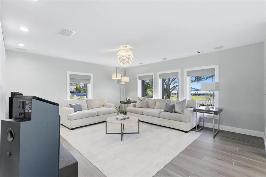 670 Sunset Drive S St Petersburg FL 33707