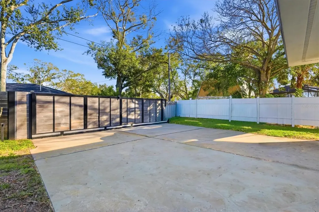 670 Sunset Drive S St Petersburg FL 33707