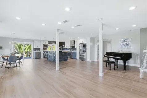 670 Sunset Drive S St Petersburg FL 33707