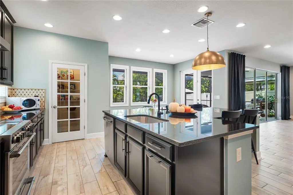 7500 Aguila Drive Sarasota FL 34240