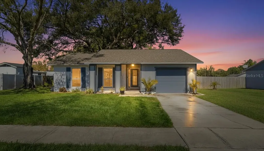 404 King Louis Court Seffner FL 33584