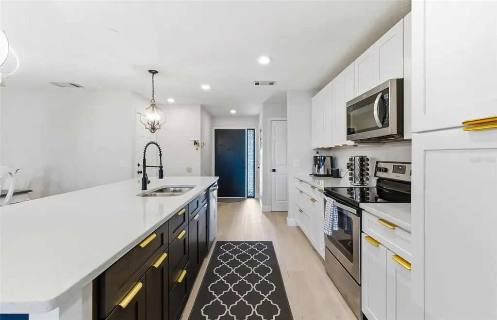 404 King Louis Court Seffner FL 33584