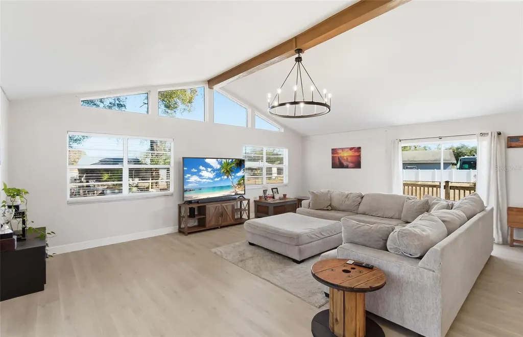 404 King Louis Court Seffner FL 33584