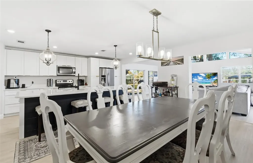404 King Louis Court Seffner FL 33584