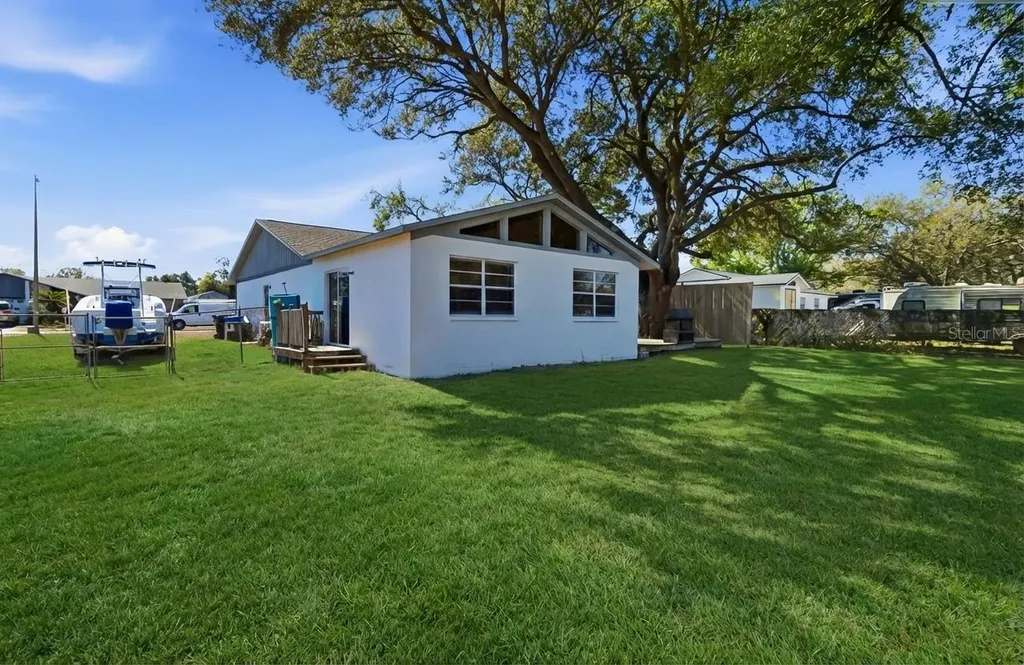 404 King Louis Court Seffner FL 33584