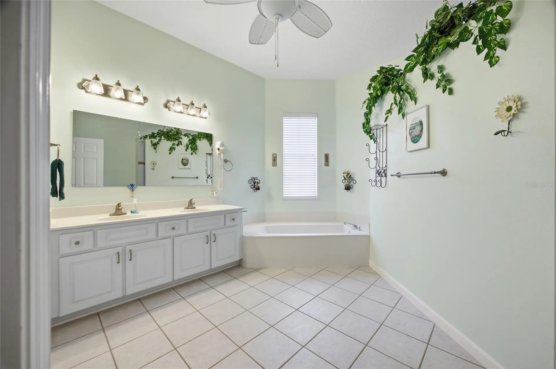 5600 NW 27th Place Ocala FL 34482