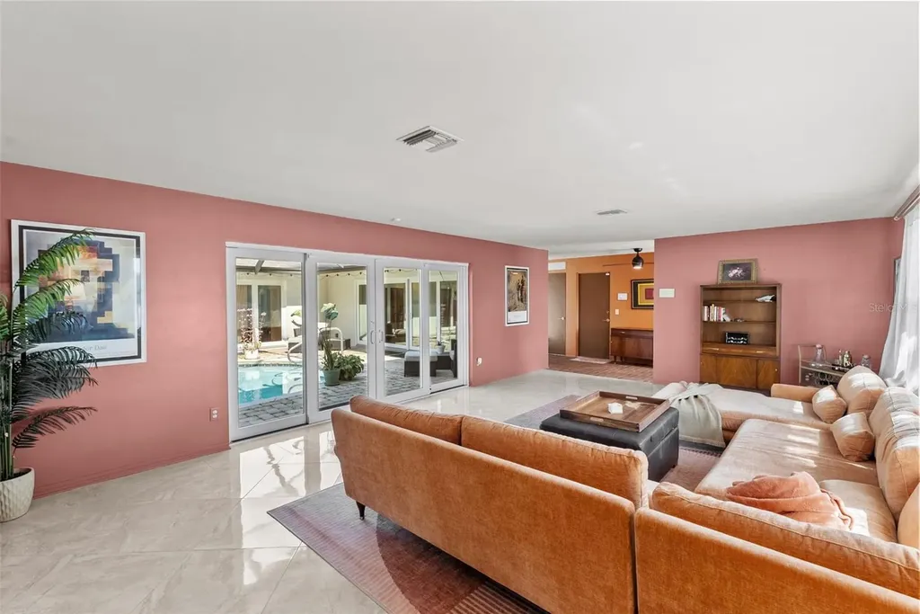 1191 87th Avenue N St Petersburg FL 33702