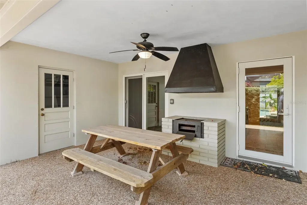 1191 87th Avenue N St Petersburg FL 33702