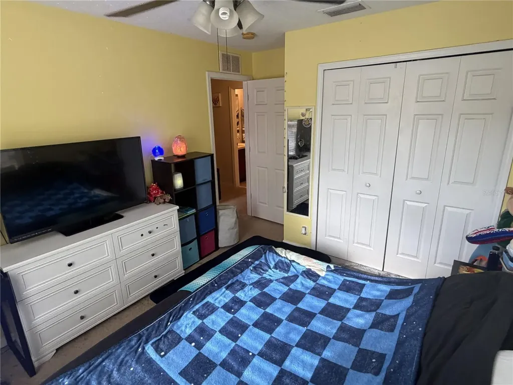 3858 Island Way St Petersburg FL 33705
