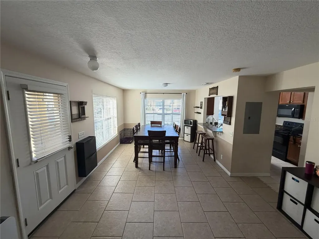 3858 Island Way St Petersburg FL 33705