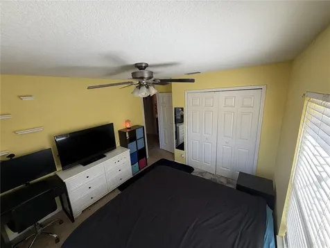 3858 Island Way St Petersburg FL 33705