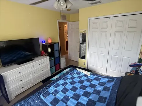 3858 Island Way St Petersburg FL 33705