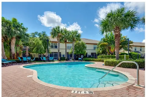 3858 Island Way St Petersburg FL 33705
