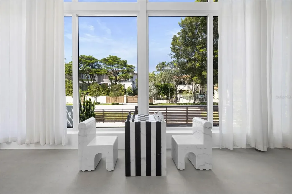 4433 N Bay Road Miami Beach FL 33140