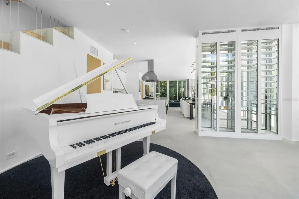 4433 N Bay Road Miami Beach FL 33140