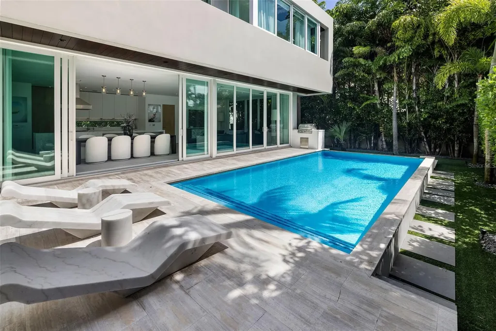 4433 N Bay Road Miami Beach FL 33140