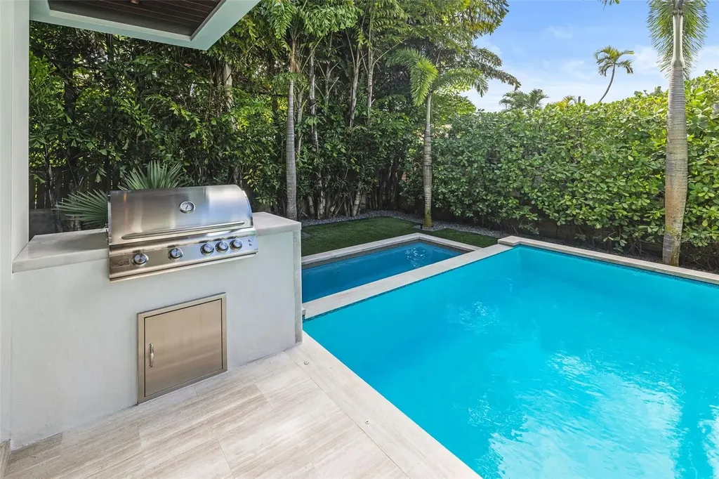 4433 N Bay Road Miami Beach FL 33140
