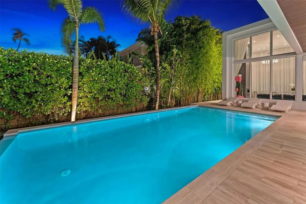 4433 N Bay Road Miami Beach FL 33140