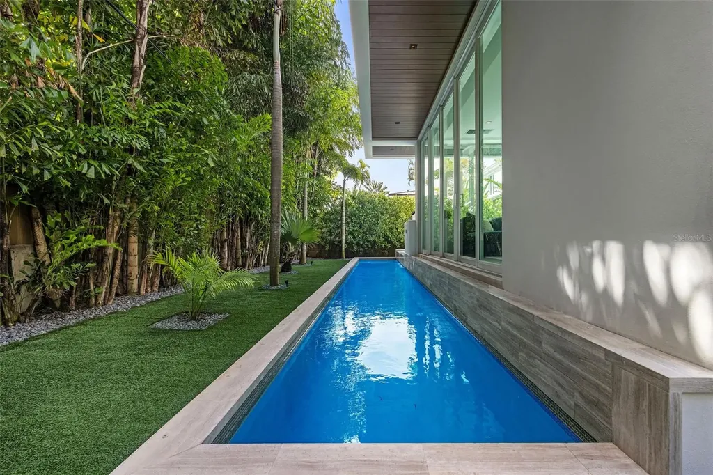 4433 N Bay Road Miami Beach FL 33140