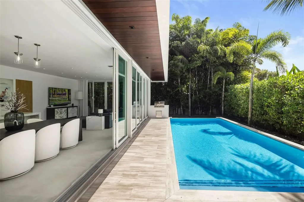 4433 N Bay Road Miami Beach FL 33140