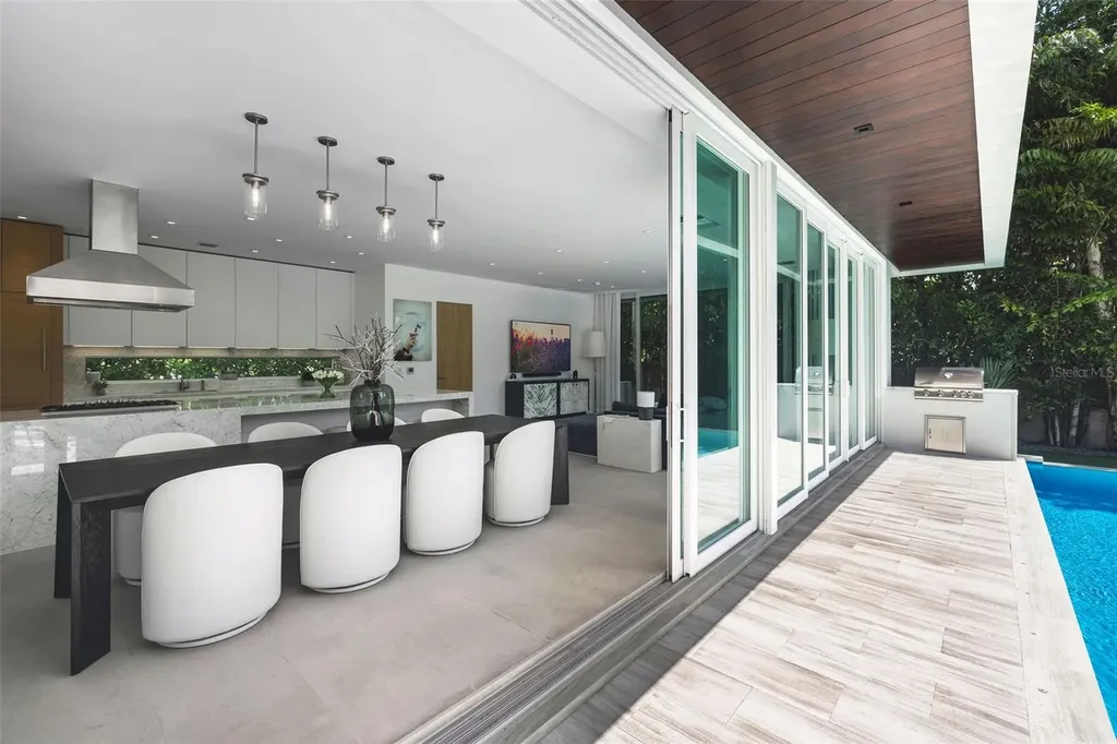4433 N Bay Road Miami Beach FL 33140