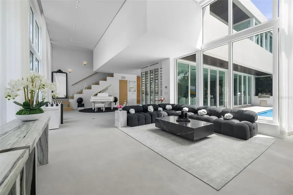 4433 N Bay Road Miami Beach FL 33140