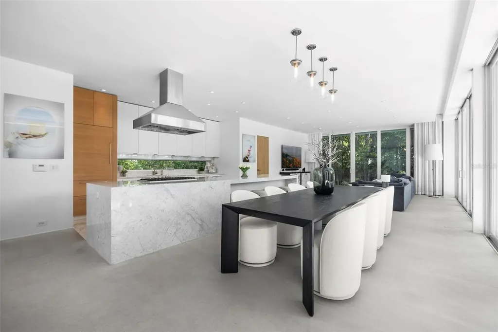 4433 N Bay Road Miami Beach FL 33140
