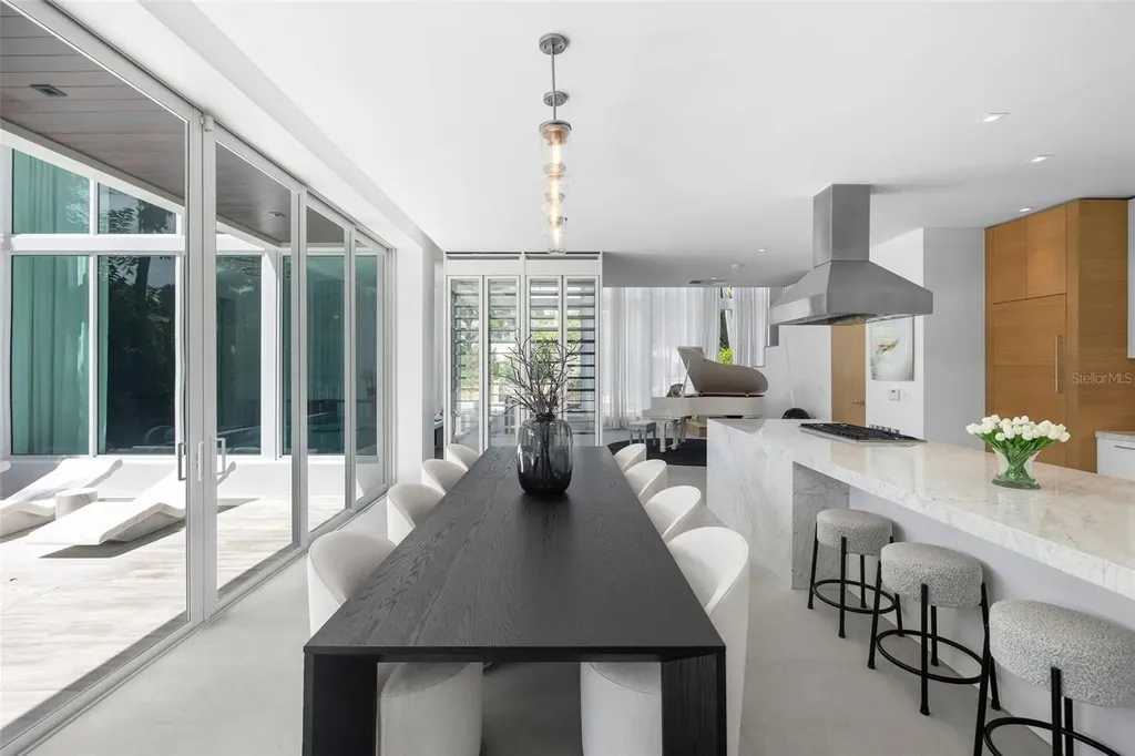 4433 N Bay Road Miami Beach FL 33140