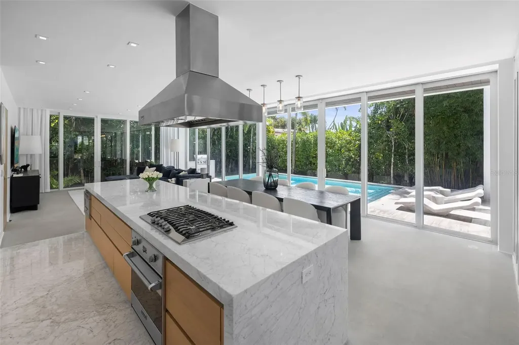 4433 N Bay Road Miami Beach FL 33140