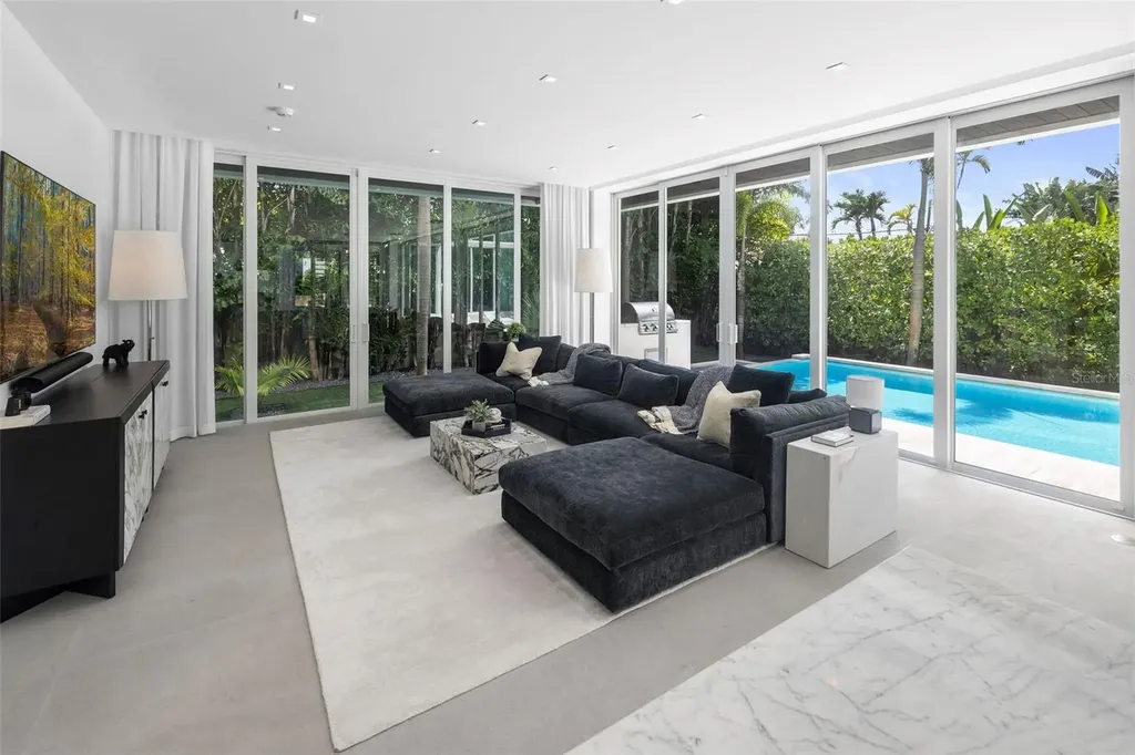 4433 N Bay Road Miami Beach FL 33140