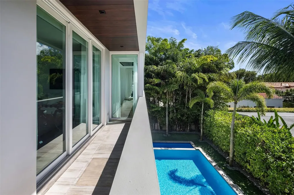 4433 N Bay Road Miami Beach FL 33140