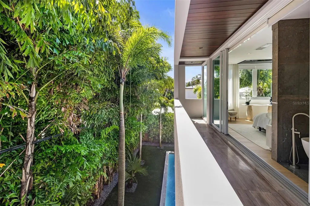 4433 N Bay Road Miami Beach FL 33140