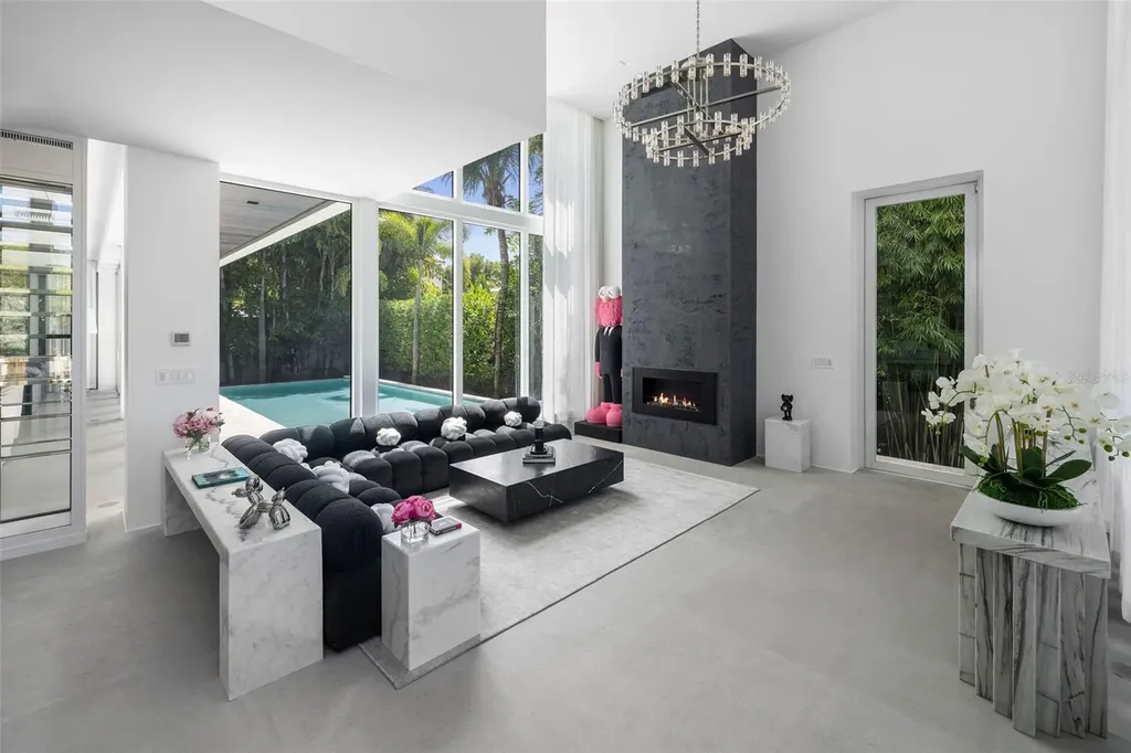 4433 N Bay Road Miami Beach FL 33140
