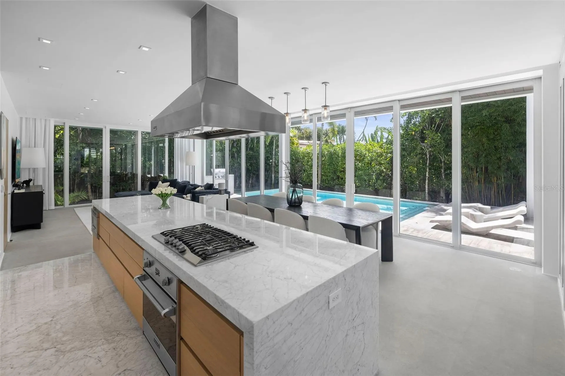 4433 N Bay Road Miami Beach FL 33140