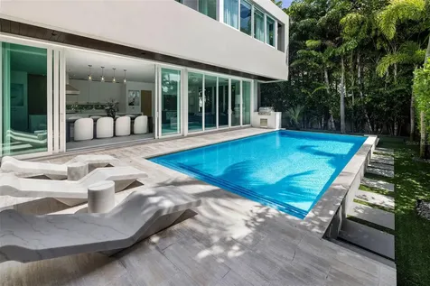 4433 N Bay Road Miami Beach FL 33140