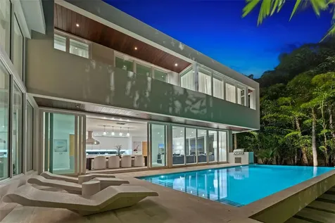 4433 N Bay Road Miami Beach FL 33140