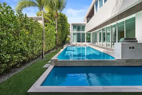 4433 N Bay Road Miami Beach FL 33140