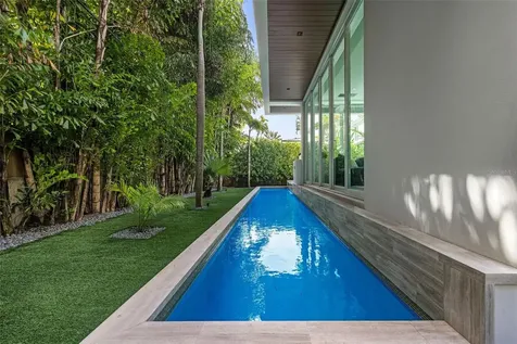 4433 N Bay Road Miami Beach FL 33140