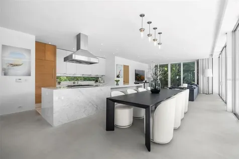 4433 N Bay Road Miami Beach FL 33140