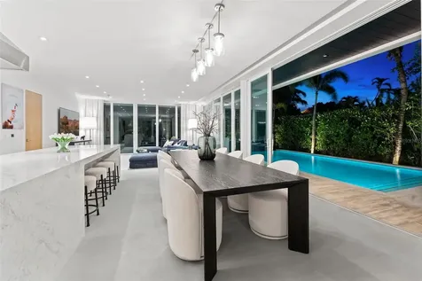 4433 N Bay Road Miami Beach FL 33140
