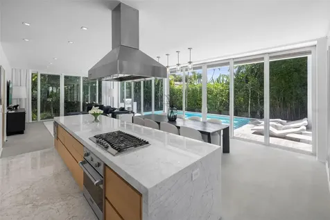 4433 N Bay Road Miami Beach FL 33140