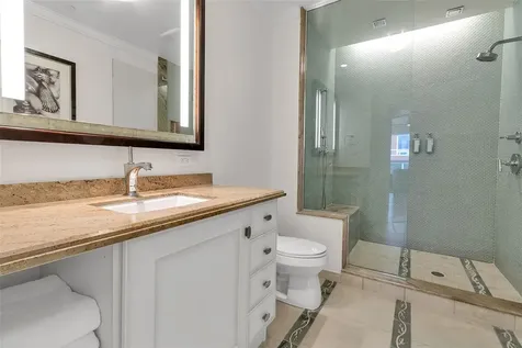 915 Seaside Drive Sarasota FL 34242