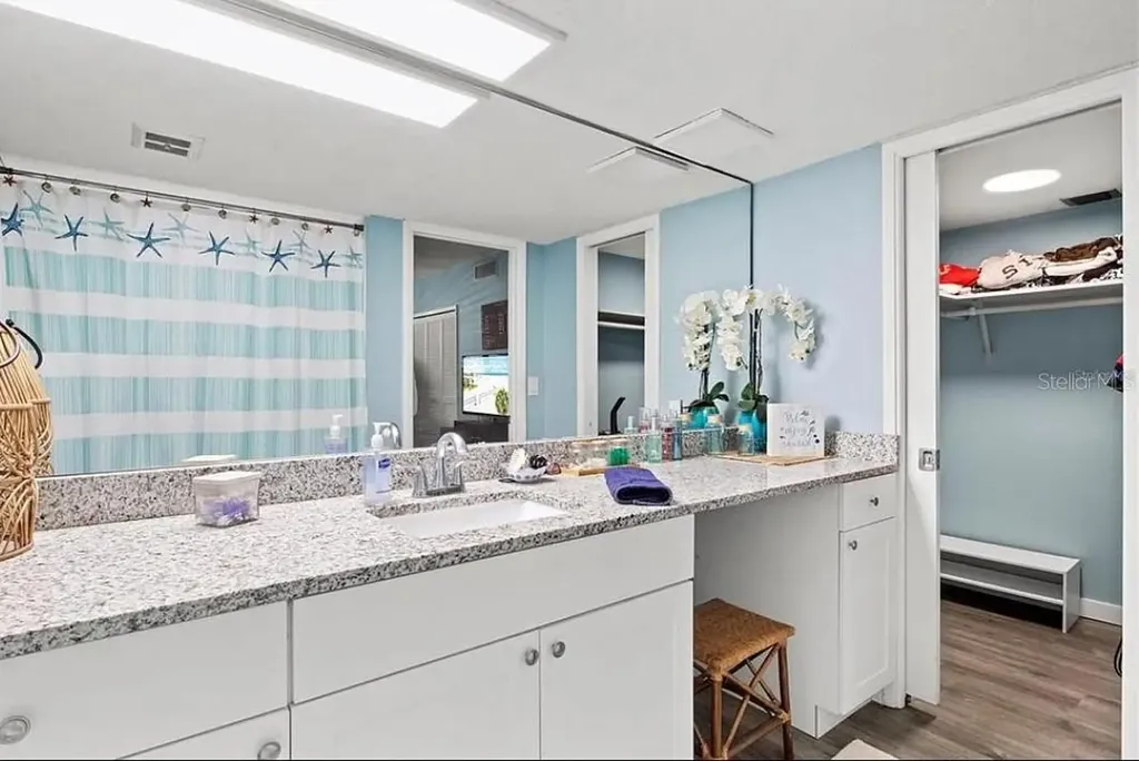 7461 W Country Club Drive N Sarasota FL 34243